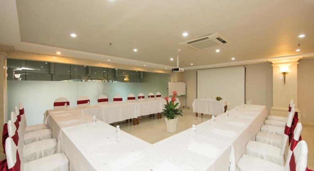 הו צ'י מין סיטי White Lion Hotel מראה חיצוני תמונה