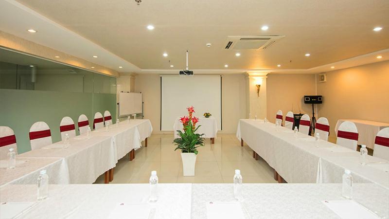 הו צ'י מין סיטי White Lion Hotel מראה חיצוני תמונה